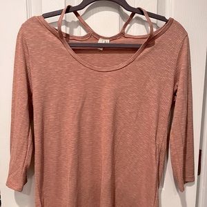 Small Never Worn 3/4 Sleeve shirt